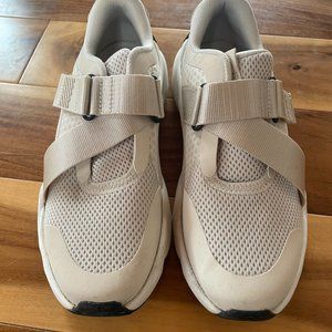 Brand new / unworn Sorrel sneakers, dusty pink and cream w/black accents